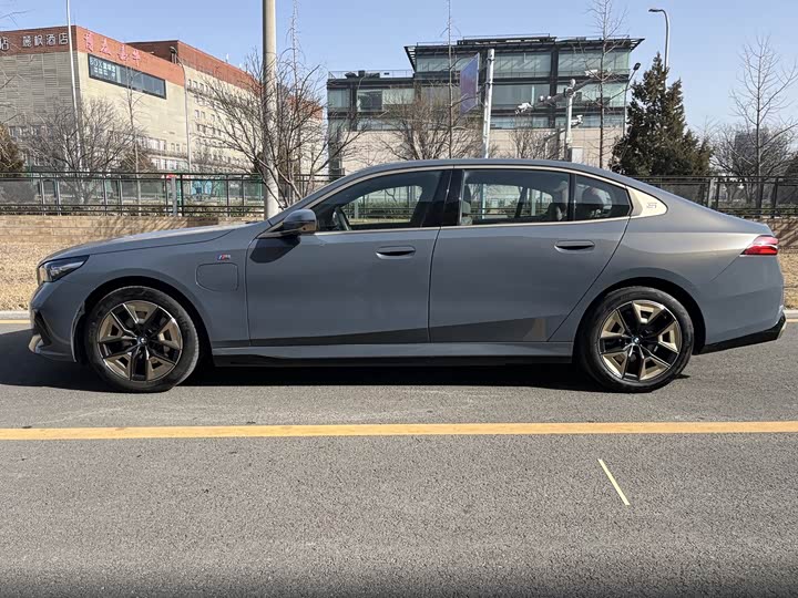Фото 3 - BMW i5