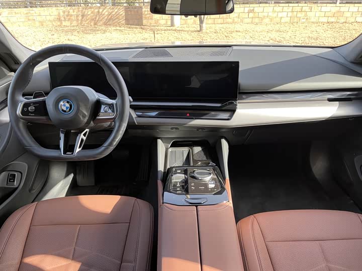 Фото 7 - BMW i5