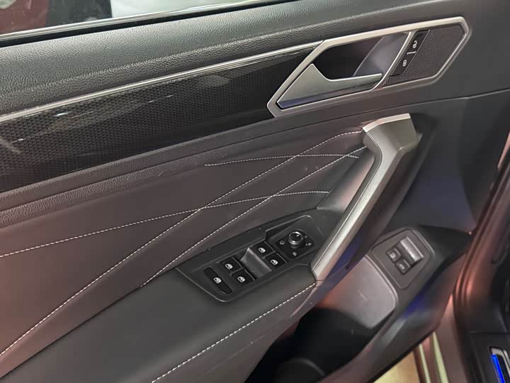 Фото 8 - Volkswagen Tiguan L Hybrid