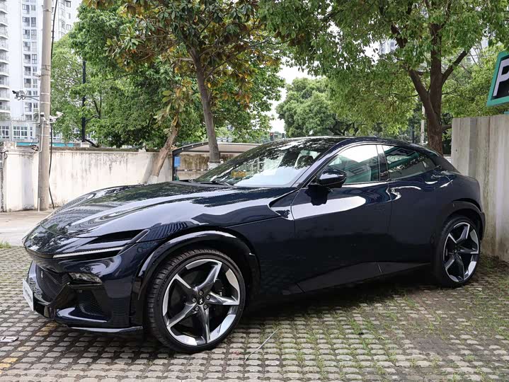 Фото 1 - Ferrari Purosangue