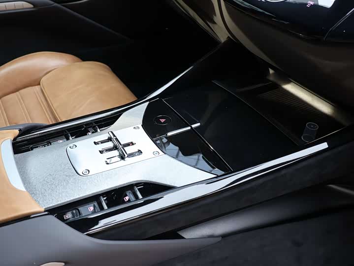 Фото 8 - Ferrari Purosangue