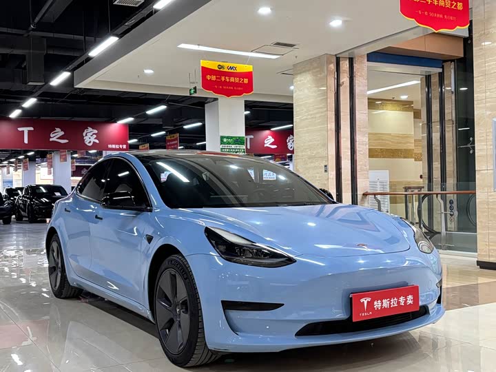 Фото 3 - Tesla Model 3