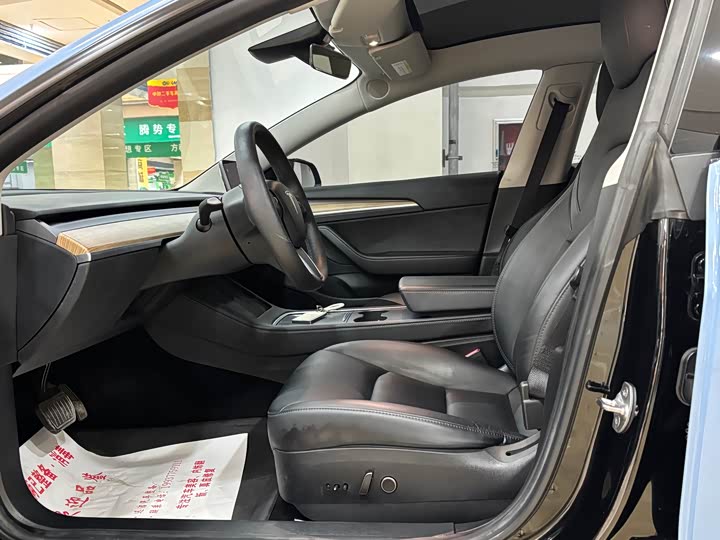 Фото 5 - Tesla Model 3