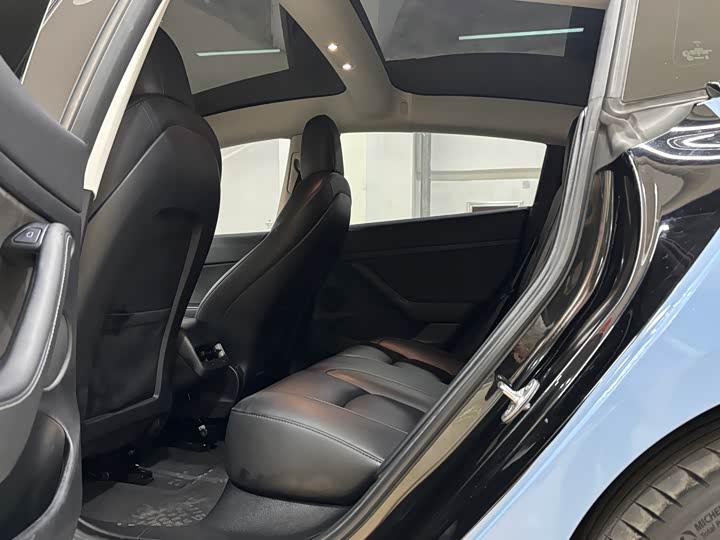 Фото 8 - Tesla Model 3