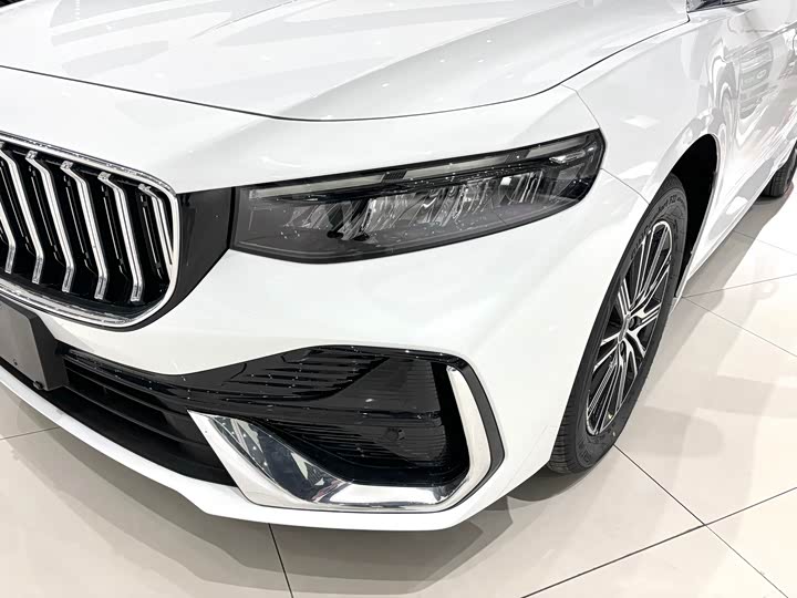 Фото 3 - Geely Preface