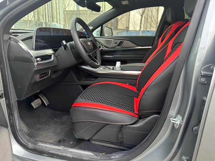 Фото 4 - Cadillac XT5