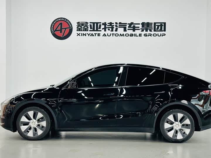 Photo 3 - Tesla Model Y