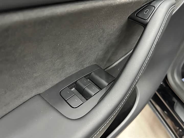 Photo 5 - Tesla Model Y