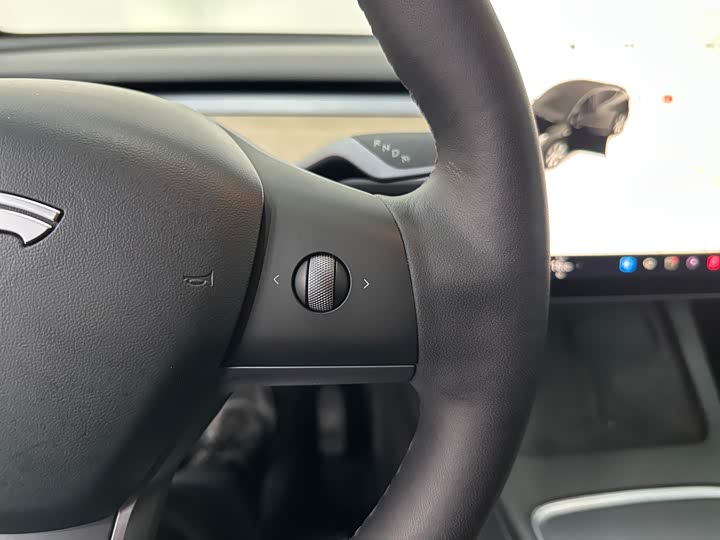 Photo 6 - Tesla Model Y