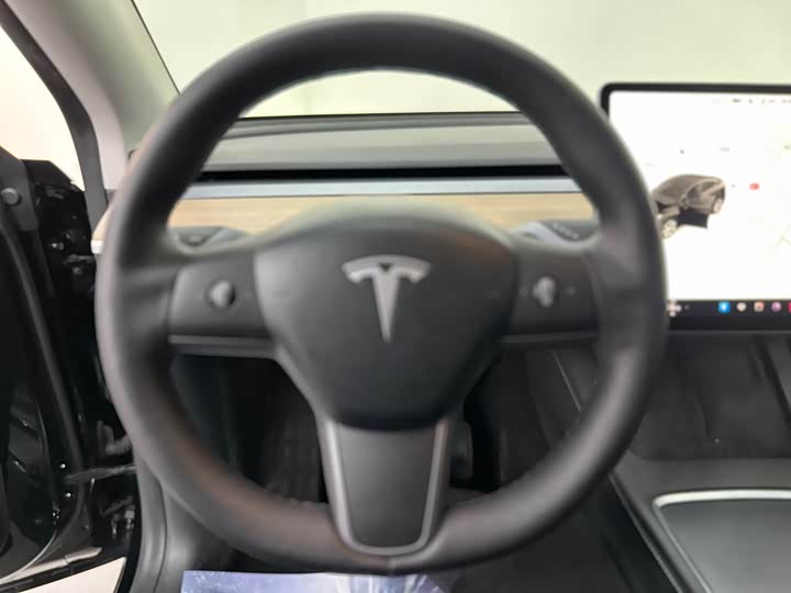 Photo 7 - Tesla Model Y