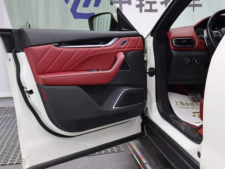 Фото 5 - Maserati Levante