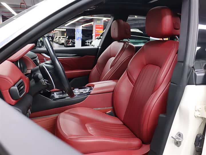 Фото 9 - Maserati Levante