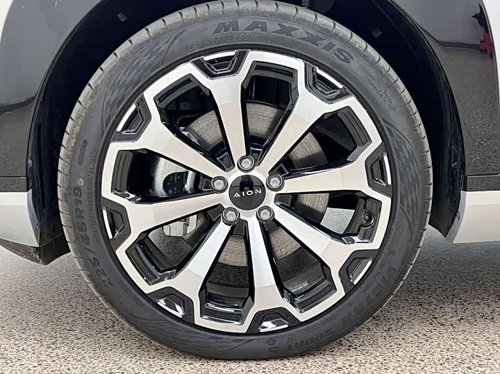 Фото 8 - GAC Aion V