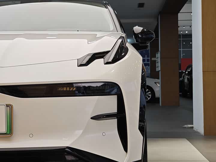 Фото 2 - Zeekr X