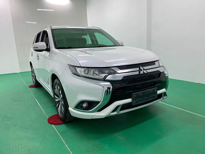 Фото 3 - Mitsubishi Outlander