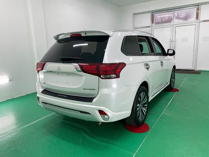Фото 4 - Mitsubishi Outlander