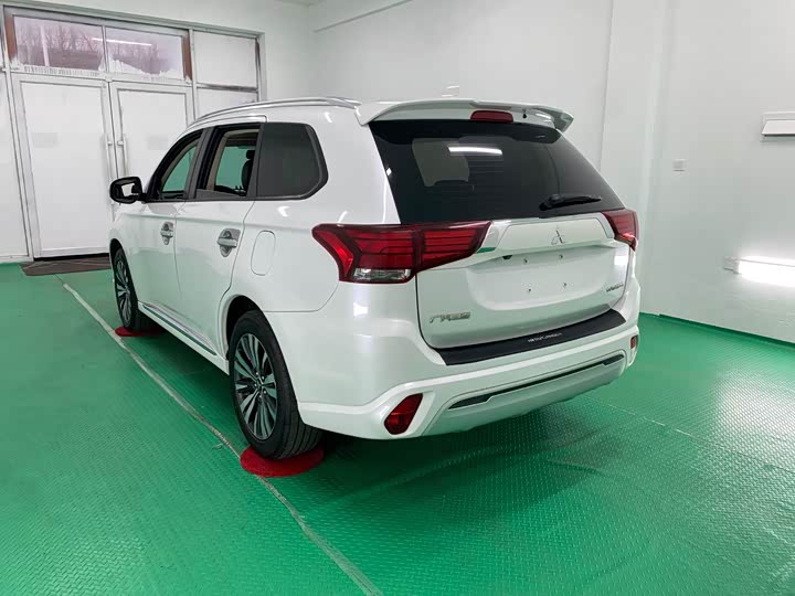 Фото 6 - Mitsubishi Outlander
