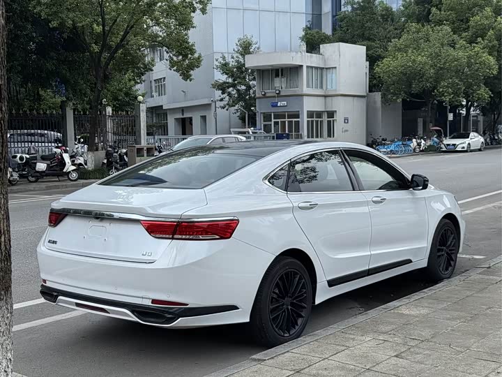 Фото 4 - Geely Emgrand GT