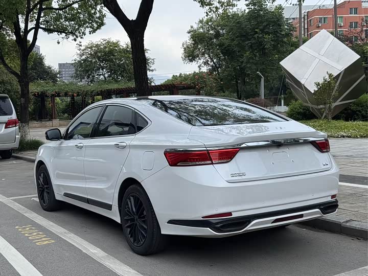 Фото 5 - Geely Emgrand GT