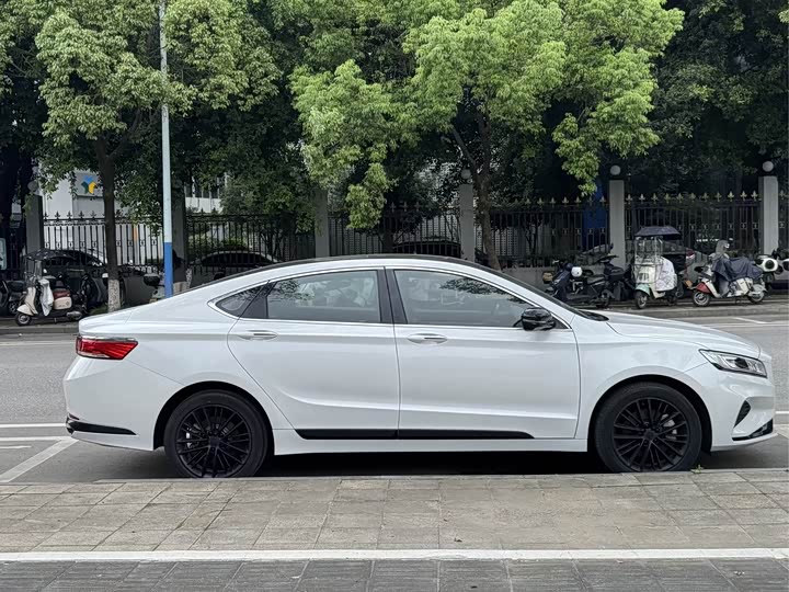 Фото 7 - Geely Emgrand GT