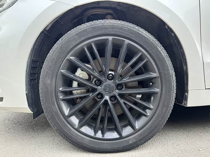 Фото 8 - Geely Emgrand GT