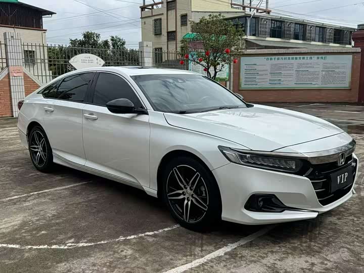 Фото 3 - Honda Accord