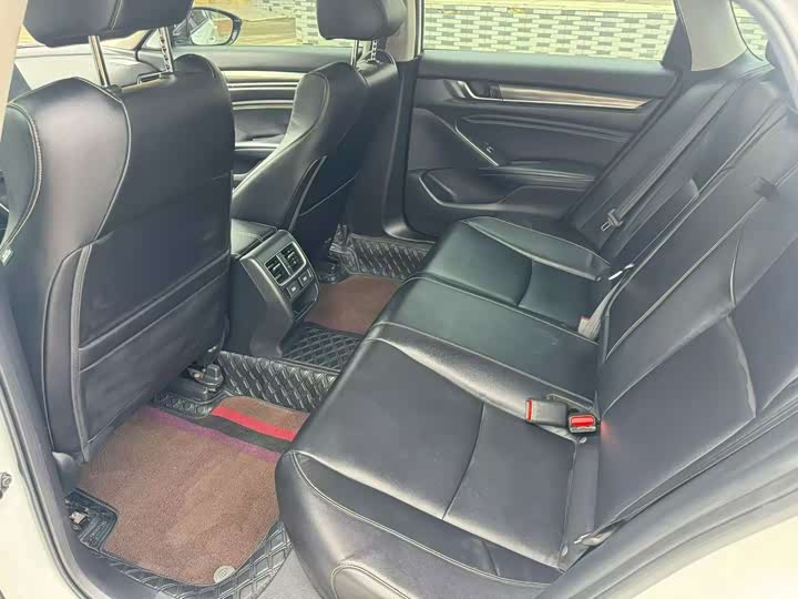 Фото 6 - Honda Accord