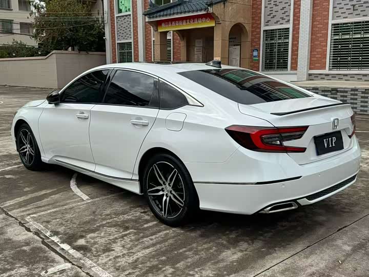 Фото 9 - Honda Accord