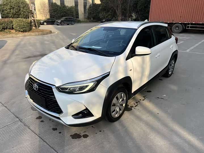 Photo 1 - Toyota Yaris L Hatchback