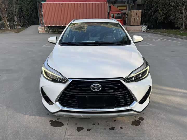 Photo 5 - Toyota Yaris L Hatchback