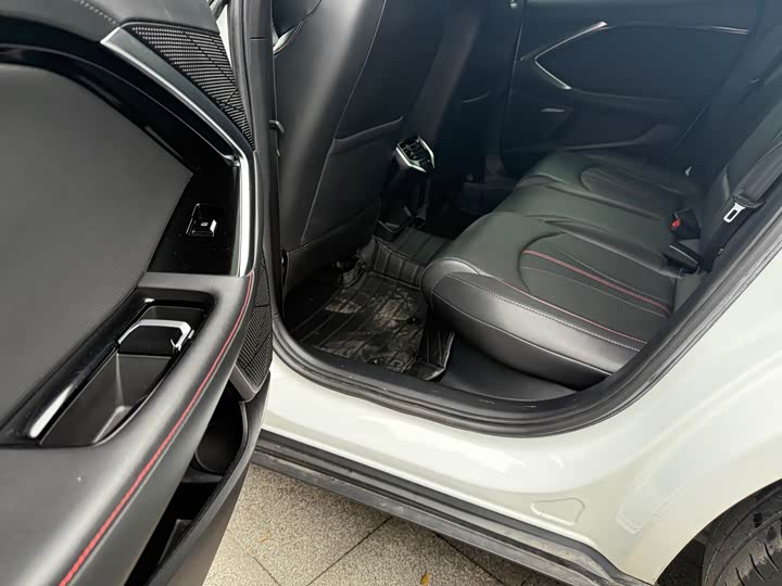 Фото 7 - MG Motor 7