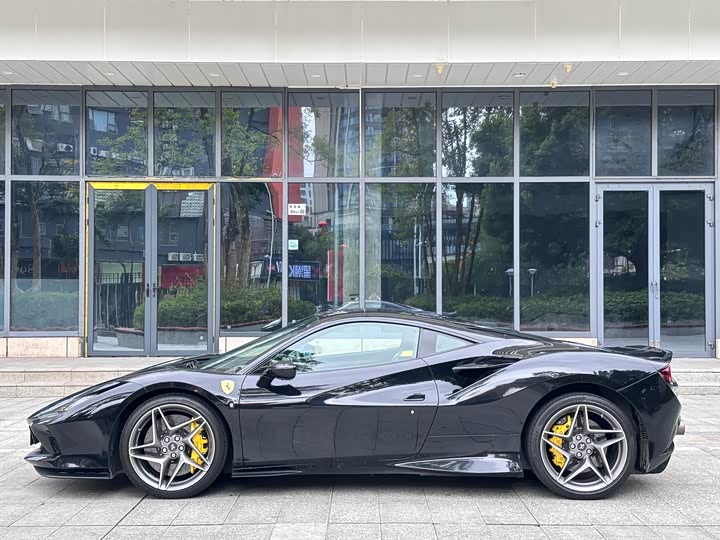 Photo 4 - Ferrari F8