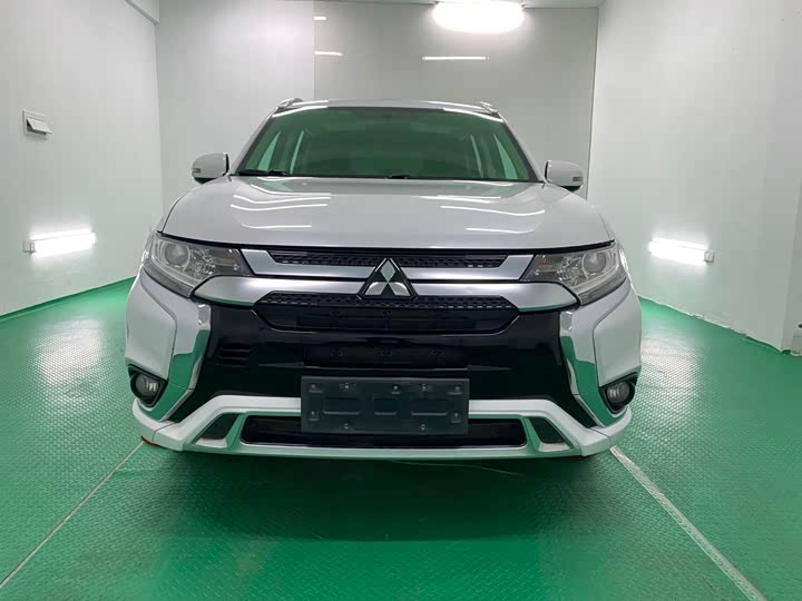 Фото 2 - Mitsubishi Outlander