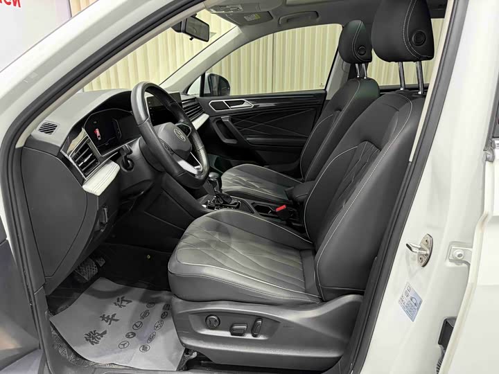 Фото 7 - Volkswagen Tiguan L Pro