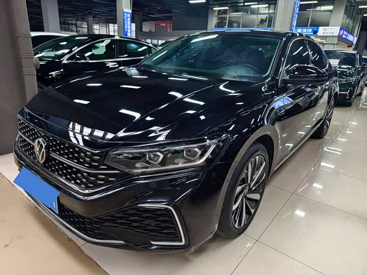 Фото 1 - Volkswagen Passat