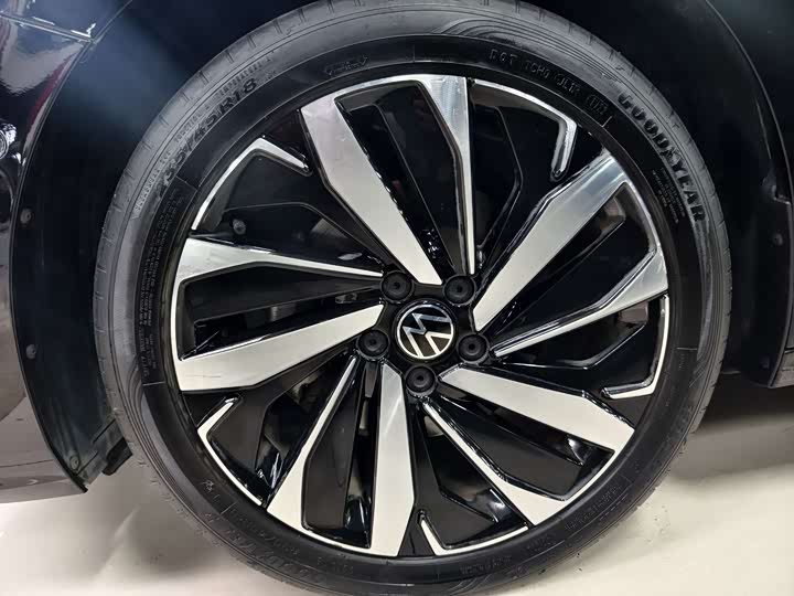 Фото 4 - Volkswagen Passat