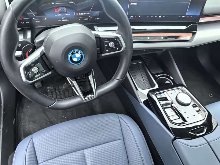 Фото 7 - BMW i5