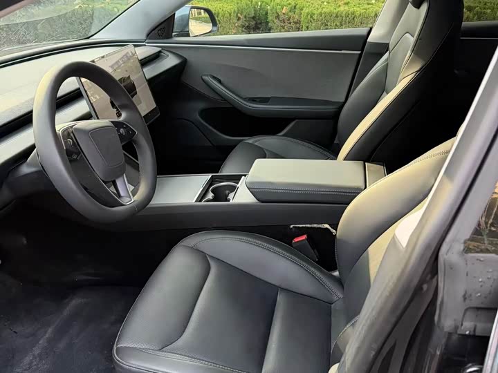 Фото 3 - Tesla Model 3