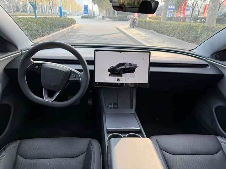 Фото 7 - Tesla Model 3
