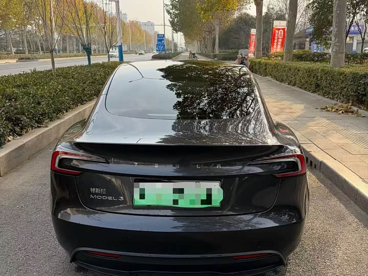 Фото 8 - Tesla Model 3