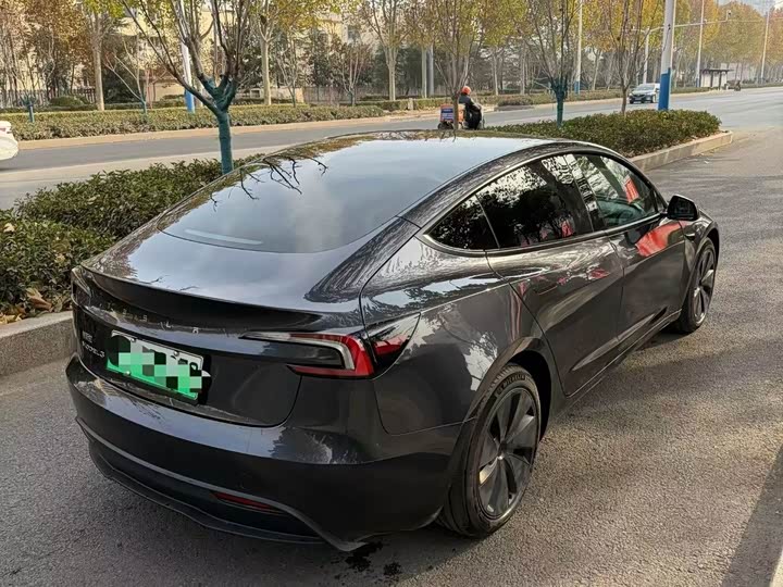 Фото 9 - Tesla Model 3