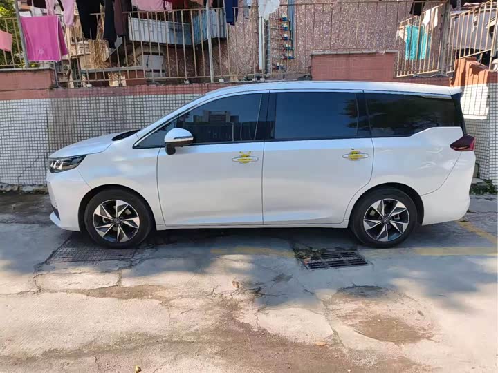 Фото 2 - GAC Trumpchi M6