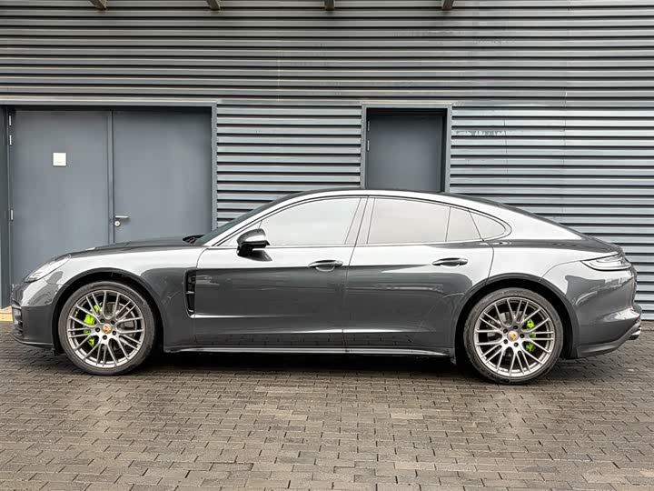 Фото 2 - Porsche Panamera