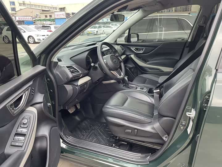 Фото 9 - Subaru Forester