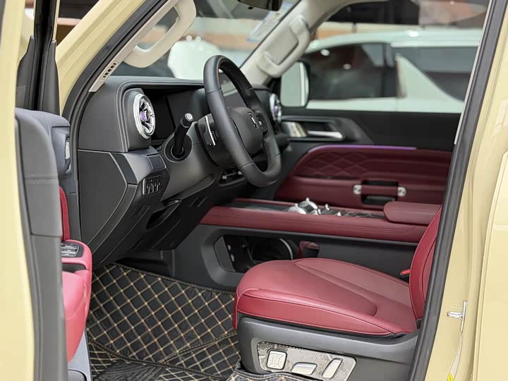 Фото 6 - Tank 300