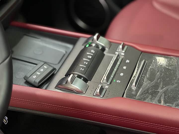 Фото 7 - Tank 300