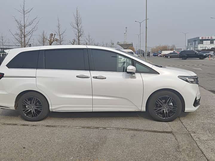 Фото 4 - Honda Odyssey