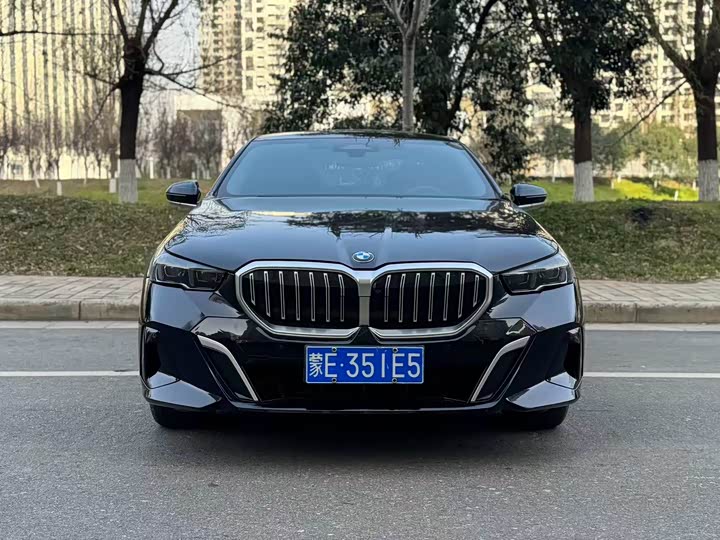 Фото 2 - BMW 5 Series