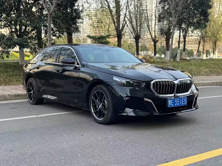 Фото 3 - BMW 5 Series