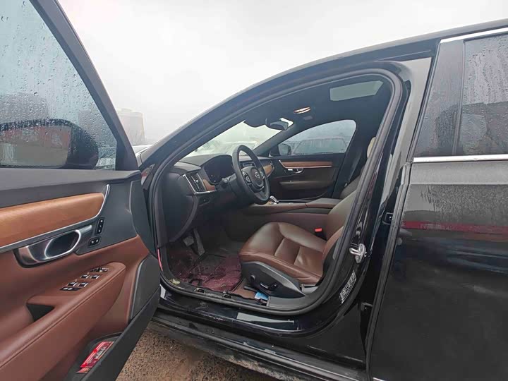 Фото 3 - Volvo S90